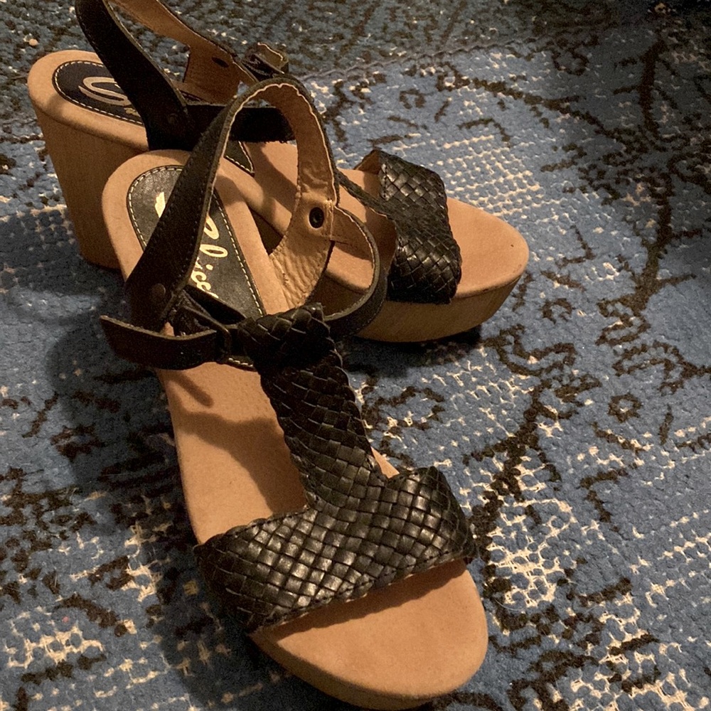 Sbicca vintage collection platform sandals